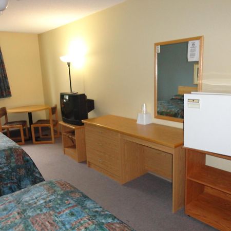 Canadas Best Value Inn Kapuskasing Exterior photo