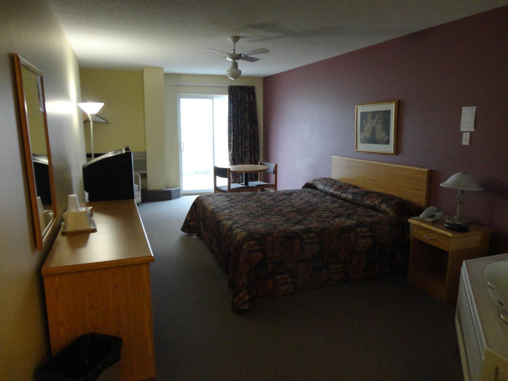 Canadas Best Value Inn Kapuskasing Exterior photo