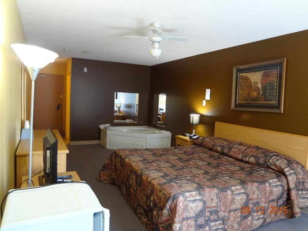 Canadas Best Value Inn Kapuskasing Exterior photo