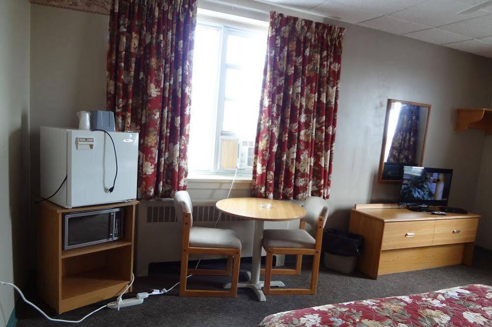 Canadas Best Value Inn Kapuskasing Exterior photo